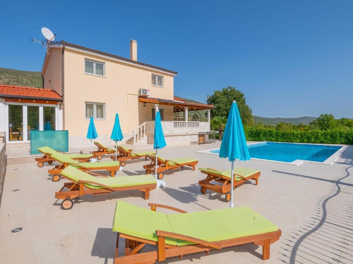 Villa Secret Beauty With Saltwater Pool Имотски Екстериор снимка