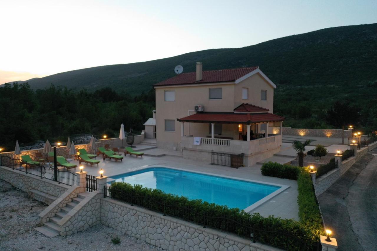 Villa Secret Beauty With Saltwater Pool Имотски Екстериор снимка
